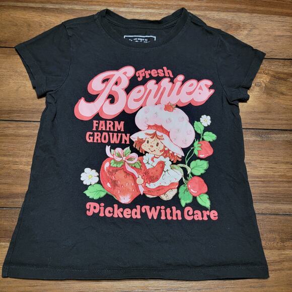 Strawberry Shortcake Girls Black Tee "Fresh Berries Picked With Care" - Size 7/8 - Picture 1 of 4